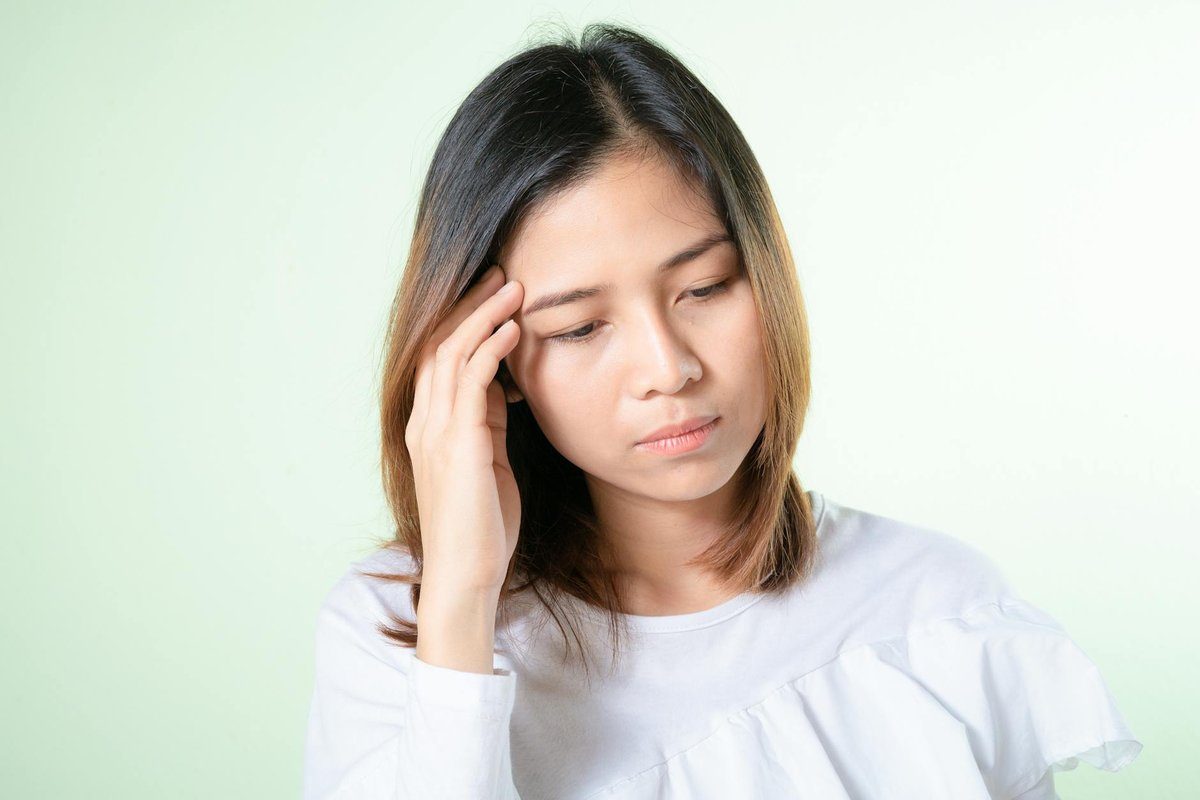pourquoi j'ai mal à la tête côté droit